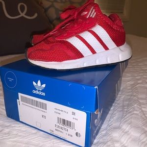 Adidas Toddler Size 6 Swift Run Tennis Shoe